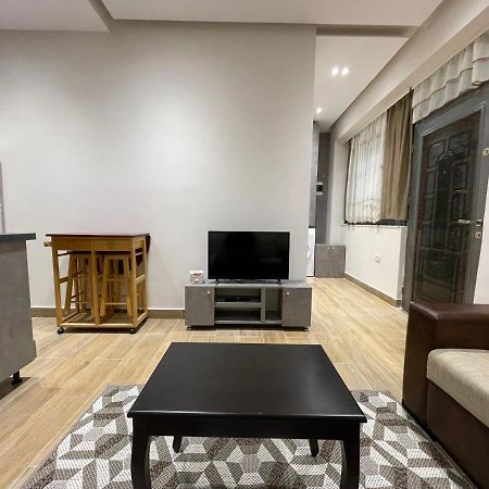 Modern 1 Bedroom City Apartment Тирана Екстер'єр фото