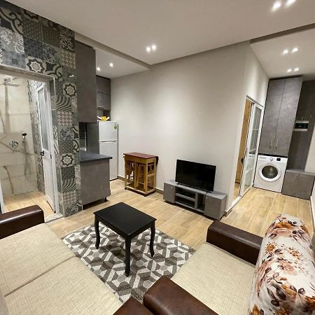 Modern 1 Bedroom City Apartment Тирана Екстер'єр фото
