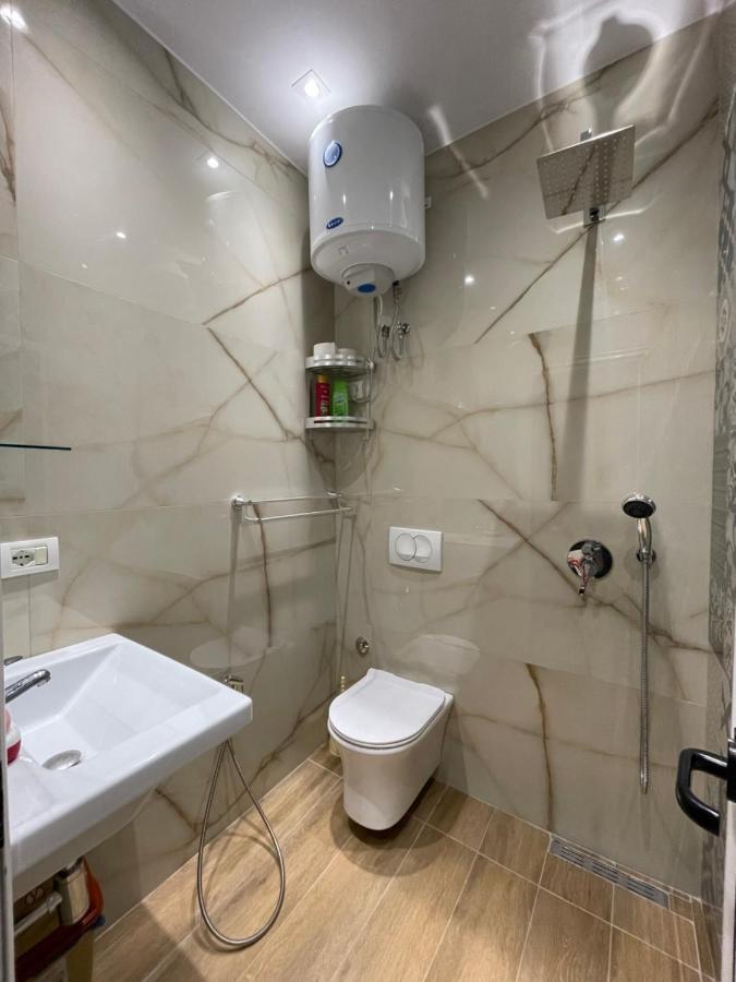 Modern 1 Bedroom City Apartment Тирана Екстер'єр фото