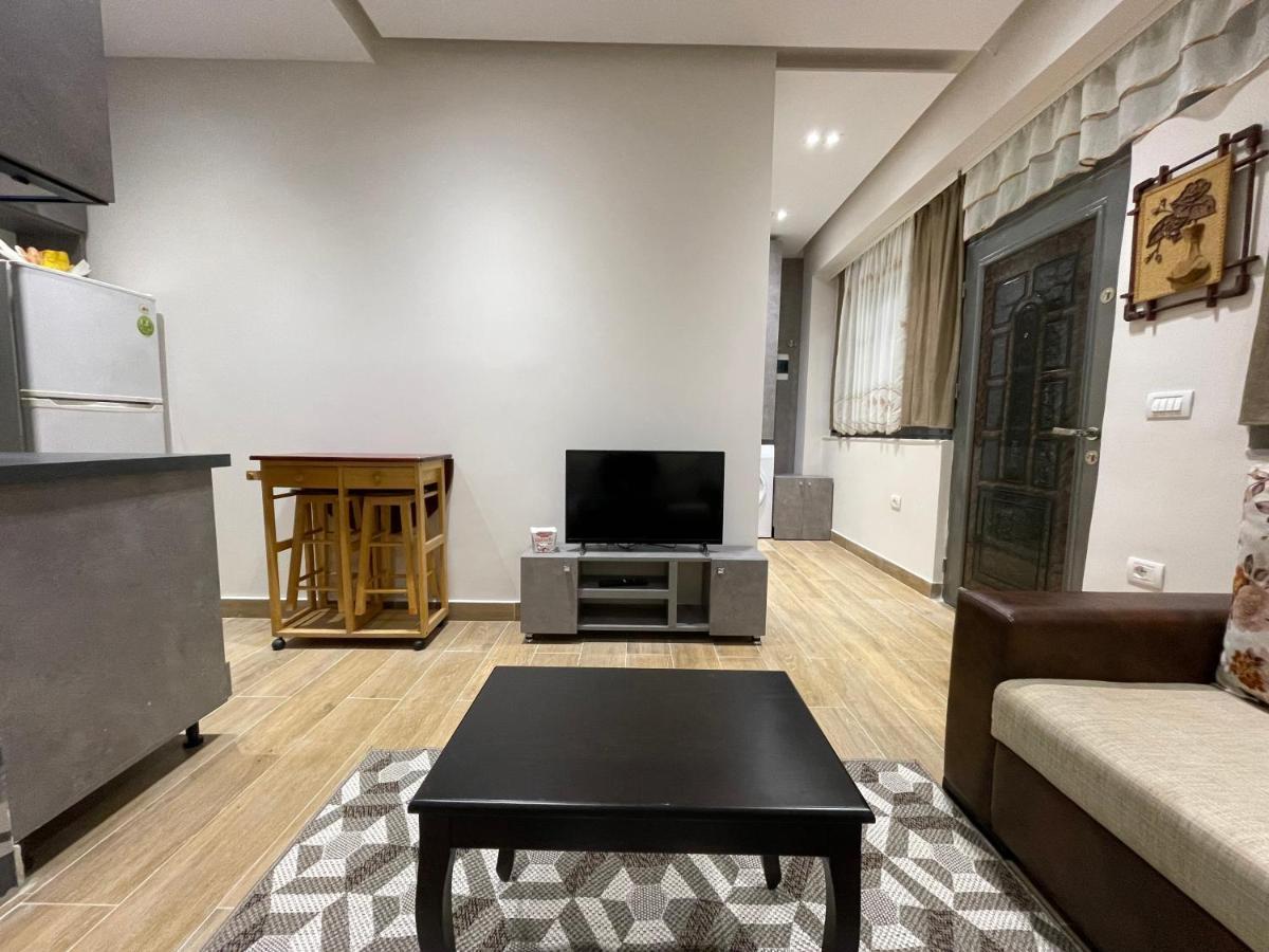 Modern 1 Bedroom City Apartment Тирана Екстер'єр фото