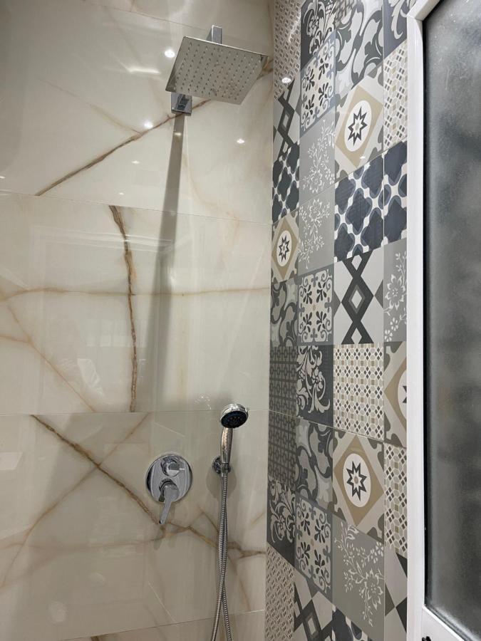 Modern 1 Bedroom City Apartment Тирана Екстер'єр фото