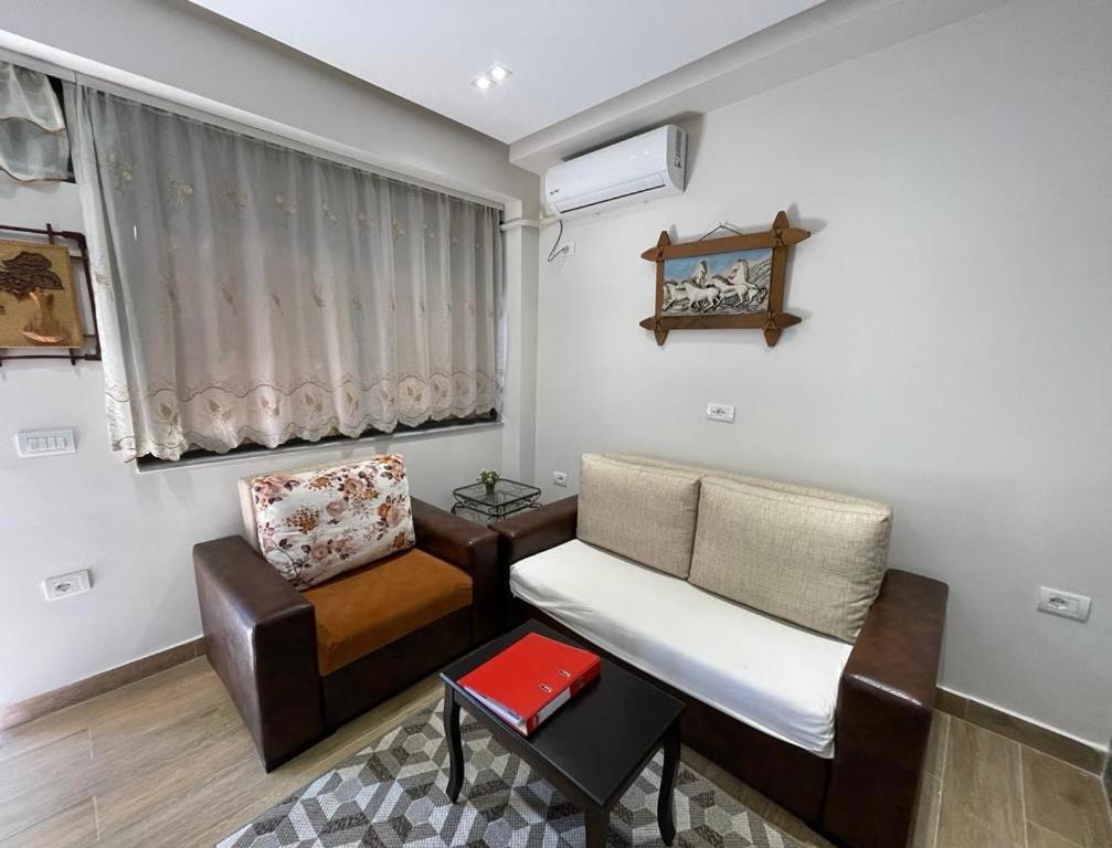 Modern 1 Bedroom City Apartment Тирана Екстер'єр фото